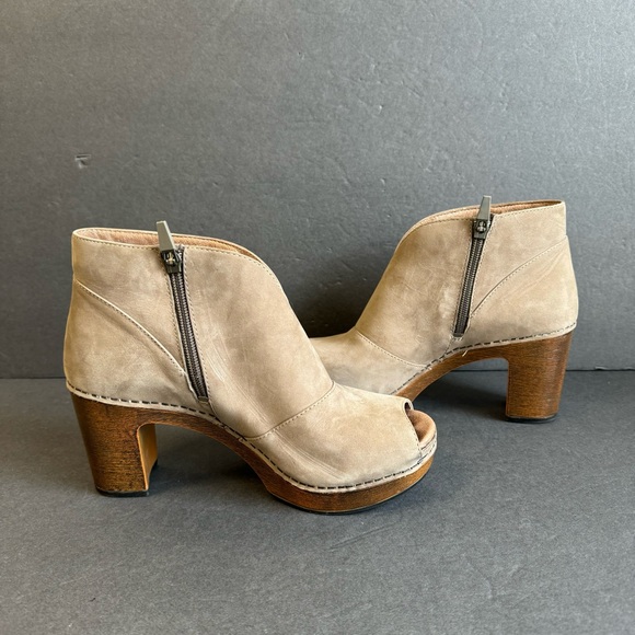 Dansko Delphina Peep-Toe Ankle Bootie Tan Leather Womens 38 Heeled Boots - Picture 8 of 12